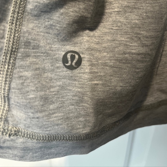 Lululemon - Grey T Shirt - Picture 4 of 4